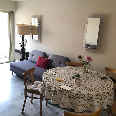 Centre Coeur Mace Vue * קאן